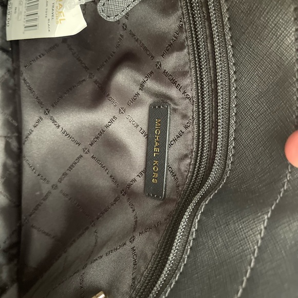 Beautiful Black and Gold Bag and wallet Bundle by Michael Kors - Picture 9 of 10